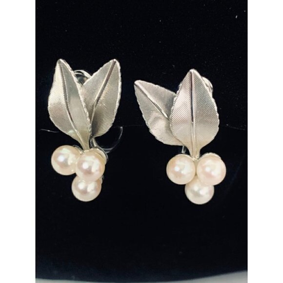 Vintage KREMENTZ Signed Silver-tone Leaves and Cultured Pearls ScrewBack Earring - Picture 9 of 9
